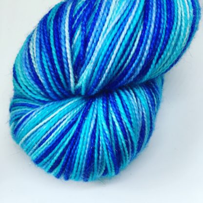 Self striping blue sock yarn, 100g merino and nylon 4 ply yarn, hand dyed stripy yarn