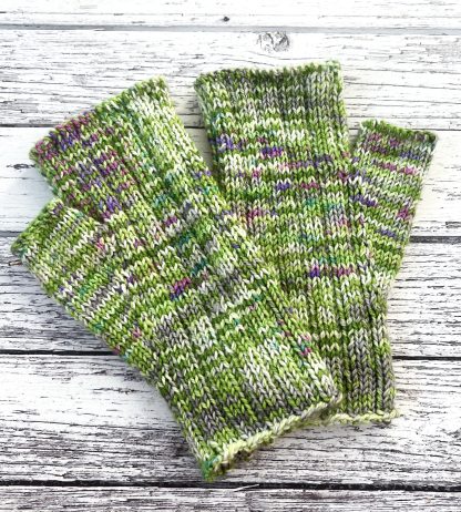 Knitted green merino fingerless gloves - Image 2