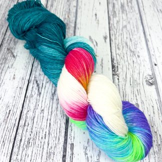 Dragonflies yarn, Merino and nylon 4 ply sock yarn