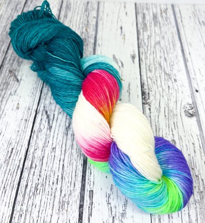 Dragonflies yarn, Merino and nylon 4 ply sock yarn